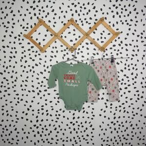 Old Navy Holiday Theme Good Things Come in Small Packages Baby Outfit Set